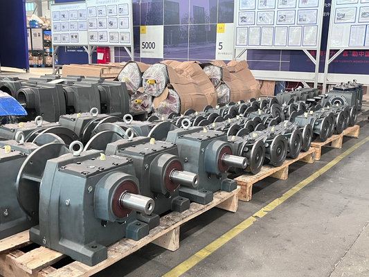 R Series Helical Gearbox Gearmotor Peredam Beban Tinggi Dan Torsi Tinggi