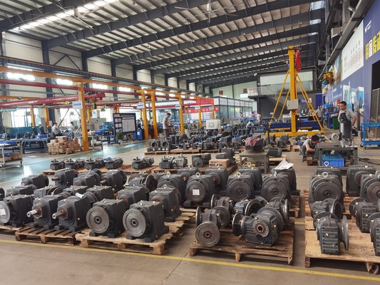 Gearbox Heliks Seri R Dengan IEC AM Flange B5 Motor Gearbox Gear Helical