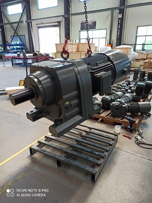 laris R Helical Geared Motor Untuk Mesin Tekstil Konveyor dan banyak industri